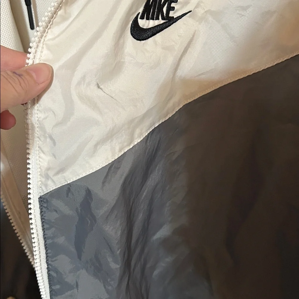 Nike Two-Tone Gray and Cream Jacket Windrunner - Picture 5 of 7